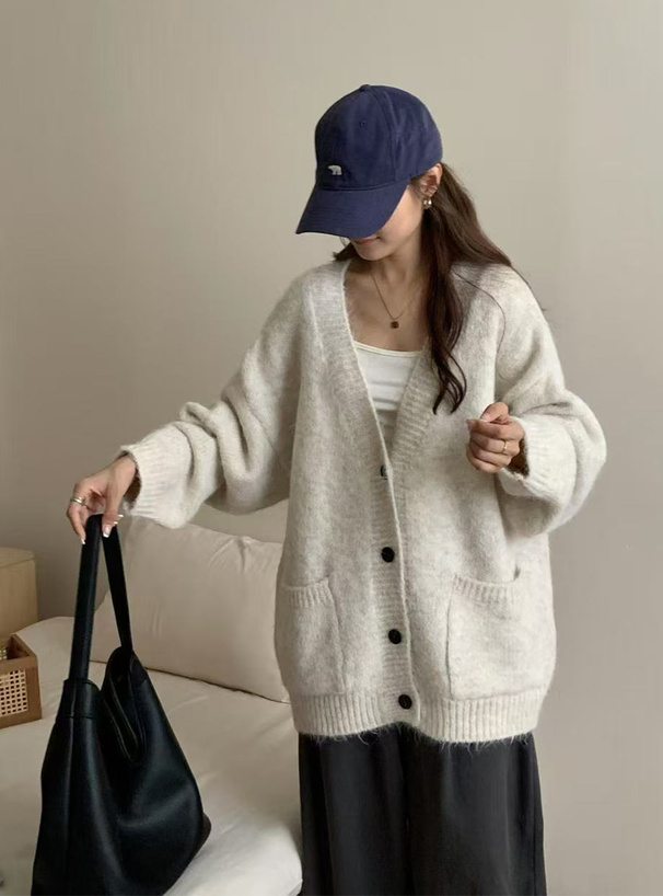 Vネックニットカーディガン