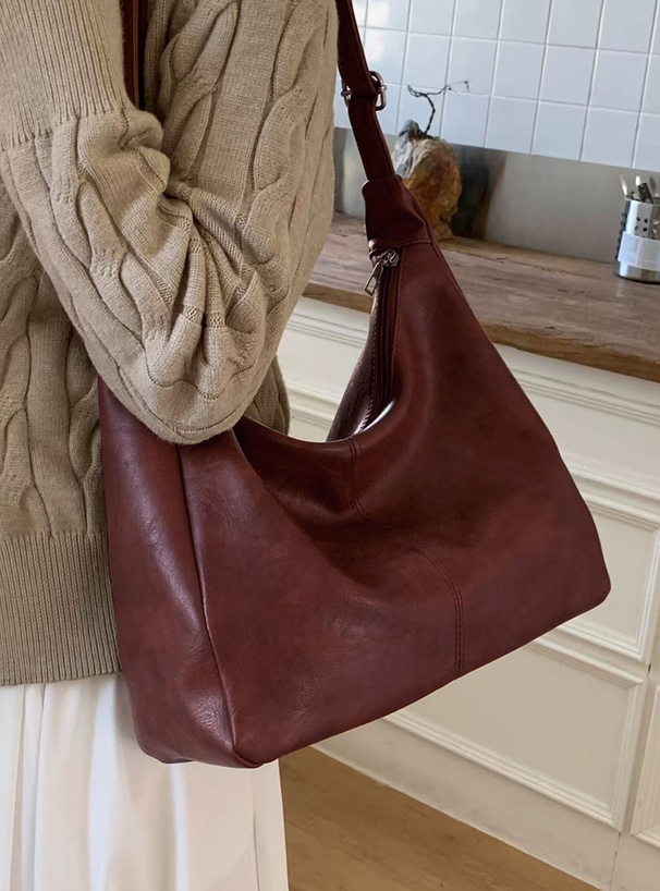 レザーラウンドショルダーバッグ