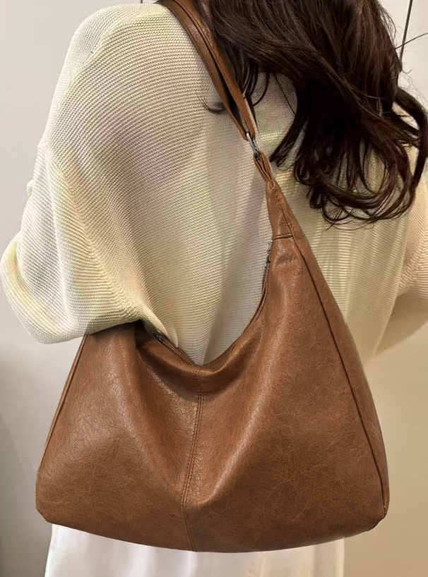 レザーラウンドショルダーバッグ