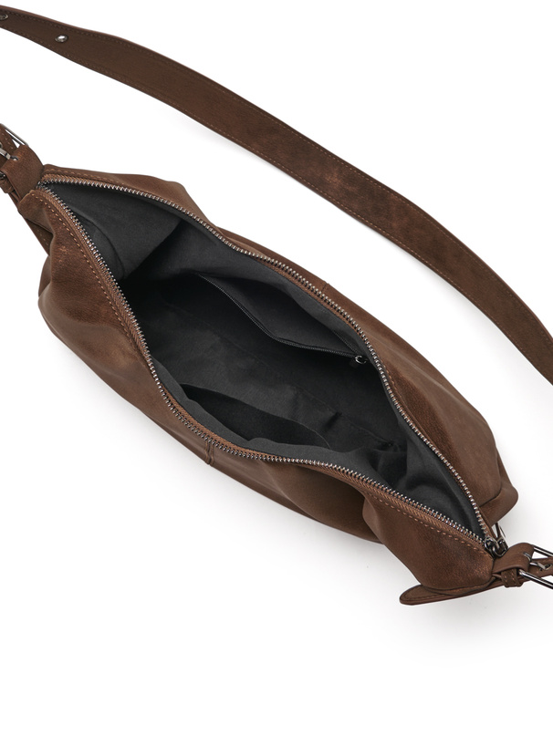 レザーラウンドショルダーバッグ