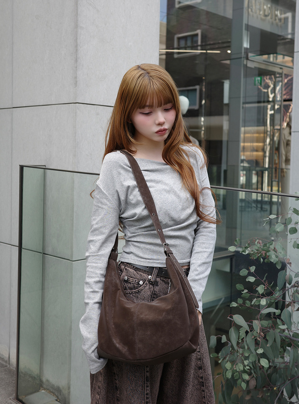 レザーラウンドショルダーバッグ