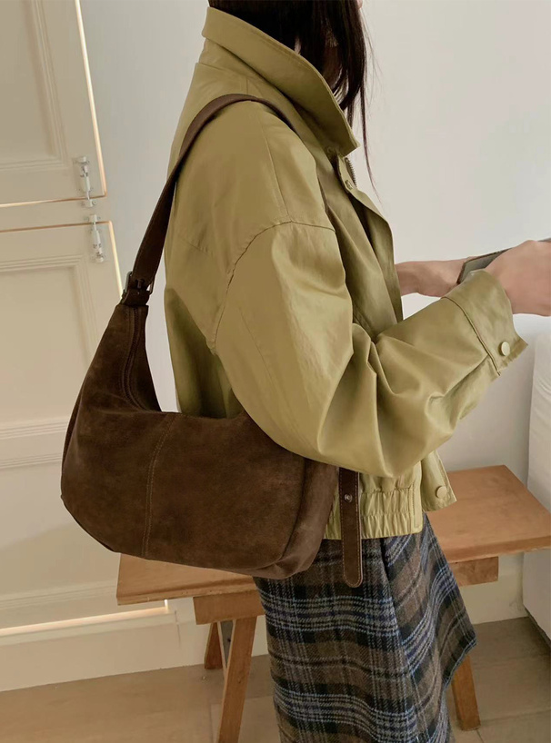 レザーラウンドショルダーバッグ