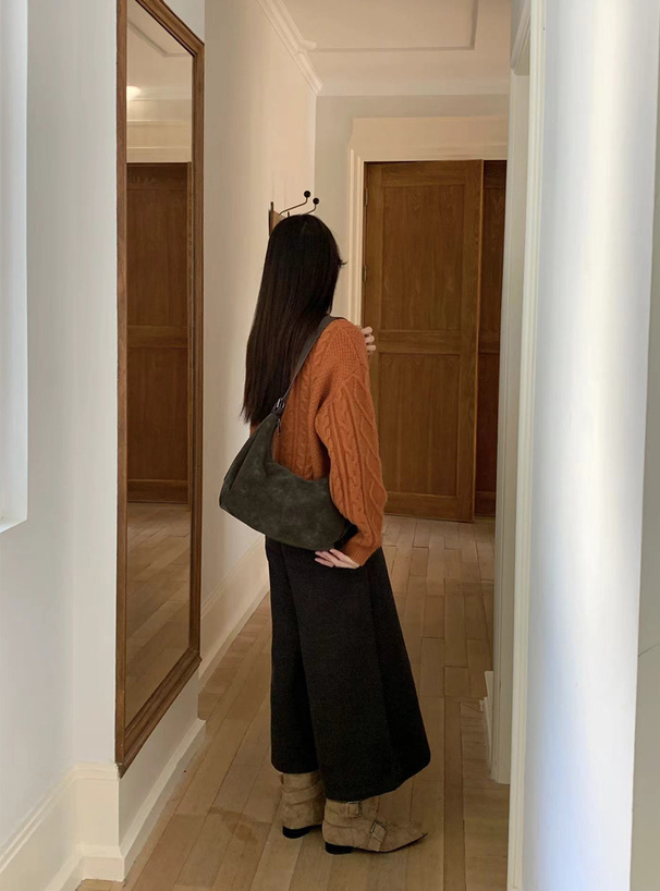 レザーラウンドショルダーバッグ