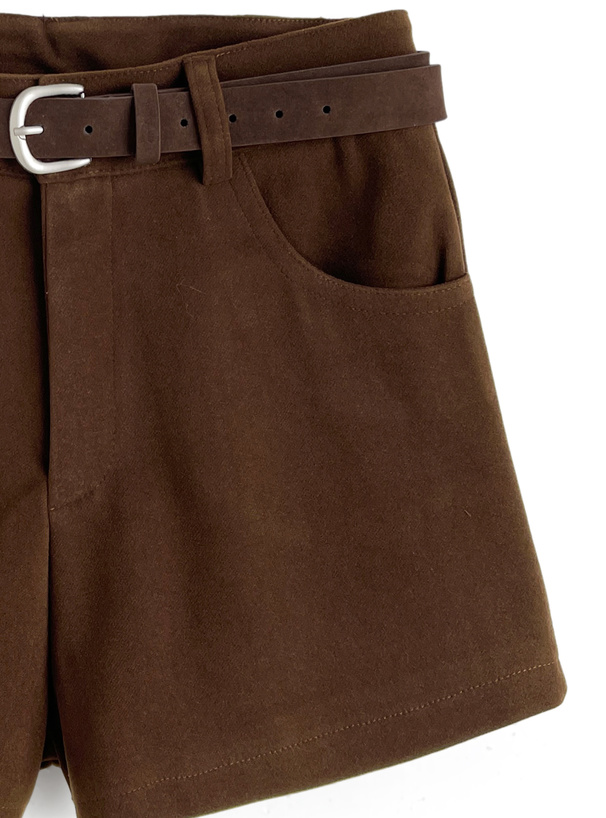 ベルト付きショートパンツ