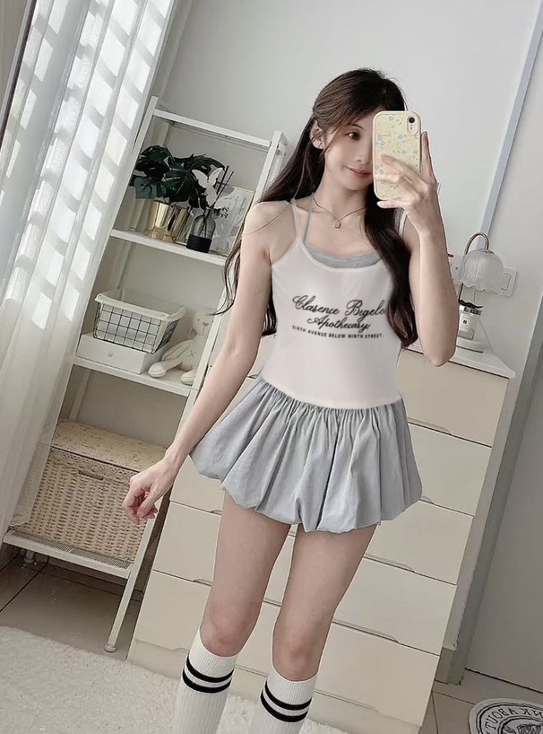 カップ付きホルターネックレイヤード風キャミソール