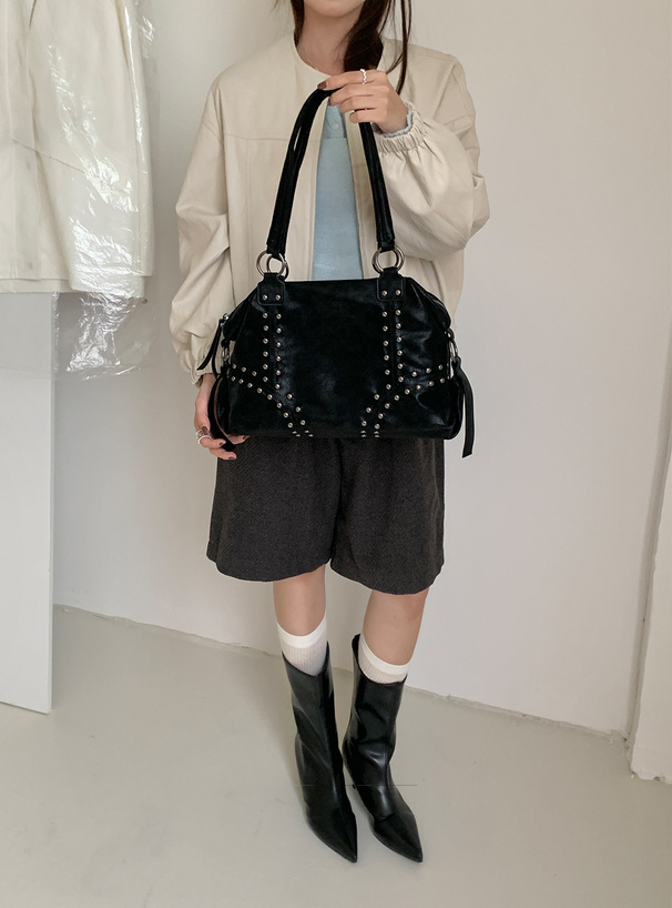 スタッズレザーボストンバッグ