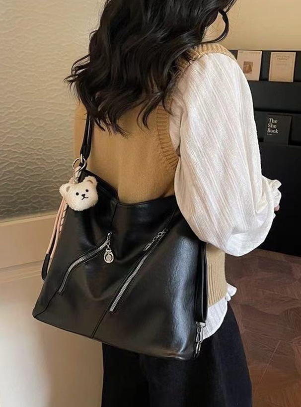 2Wayチャーム付きジップデザインレザーバッグ