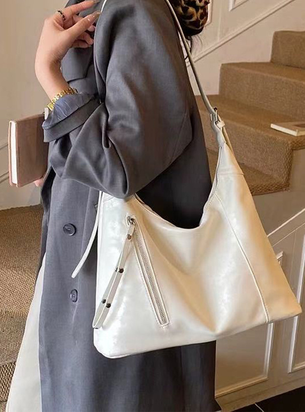 レザージップショルダーバッグ