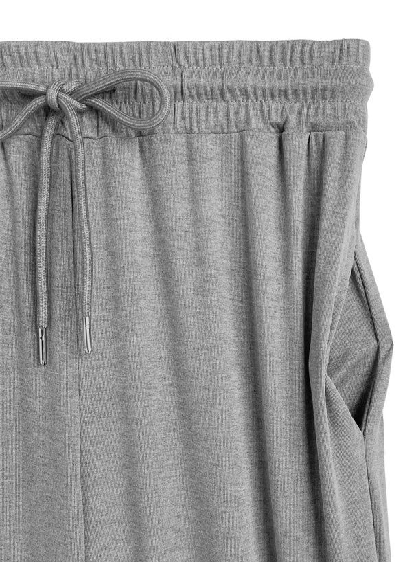 カップ付きキャミソール×ショート丈カーディガン×パンツセットアップ