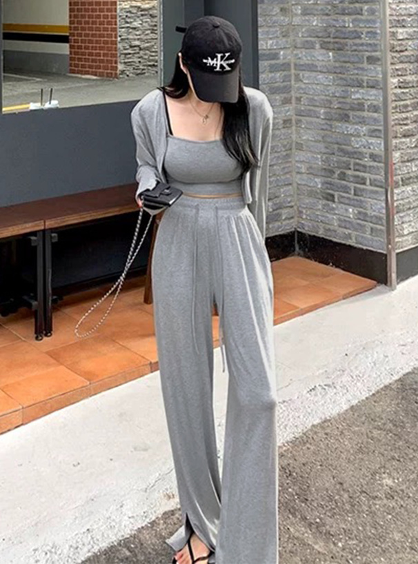 カップ付きキャミソール×ショート丈カーディガン×パンツセットアップ