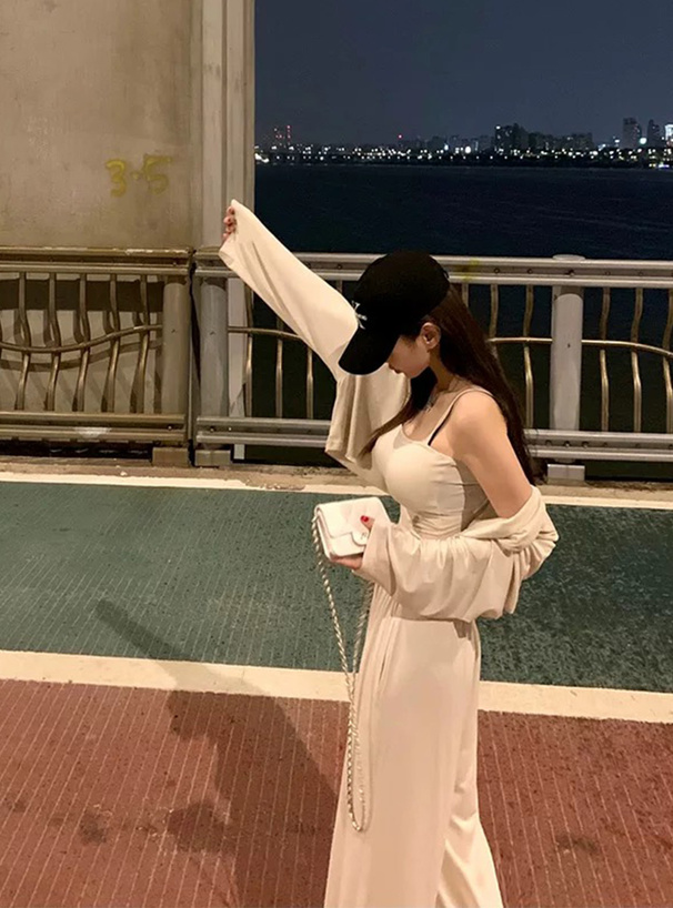 カップ付きキャミソール×ショート丈カーディガン×パンツセットアップ