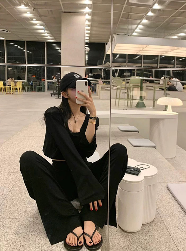 カップ付きキャミソール×ショート丈カーディガン×パンツセットアップ