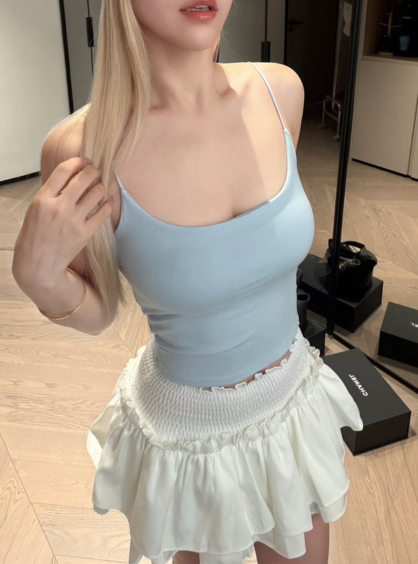 カップ付きバックオープンキャミソール