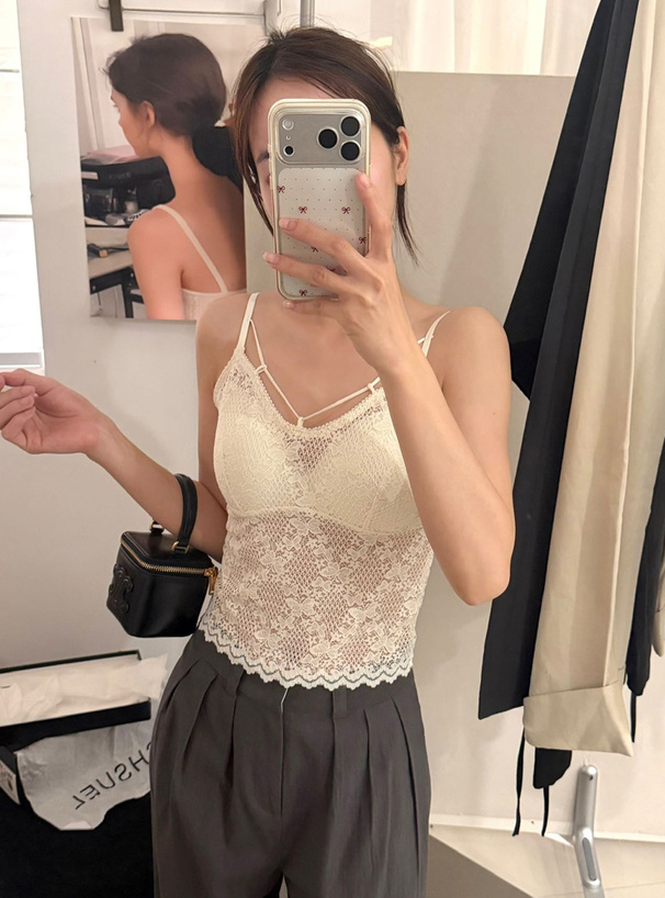 カップ付きバタフライ柄レースキャミソール