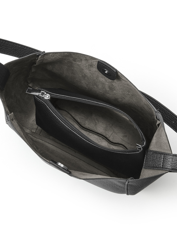 ポーチ付きレザーショルダーバッグ