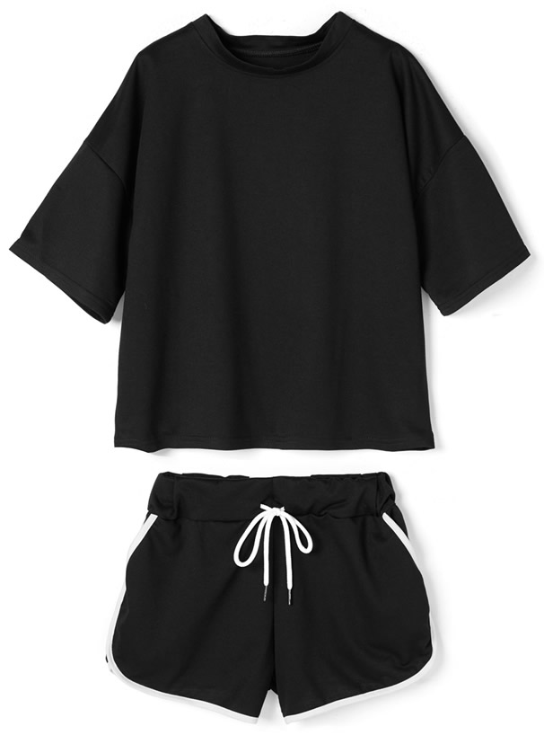 TシャツXサイドラインショートパンツセットアップ