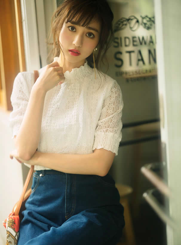 ハイネックレーストップス
