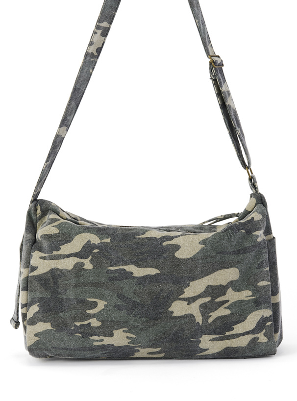 カモフラージュ柄ピグメントロゴプリントショルダーバッグ