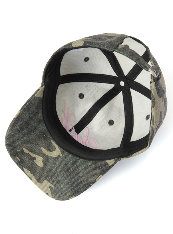 カモフラージュ柄ロゴ刺繍スタッズキャップ