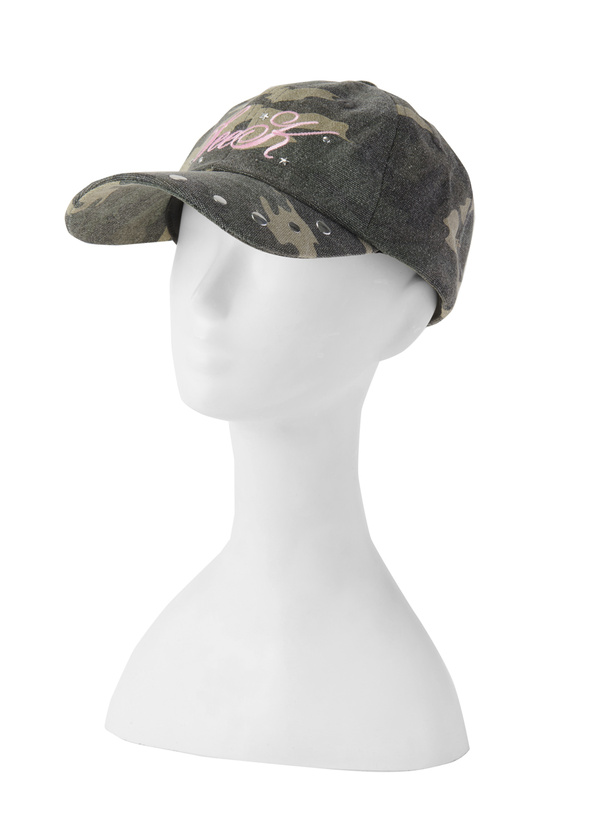 カモフラージュ柄ロゴ刺繍スタッズキャップ