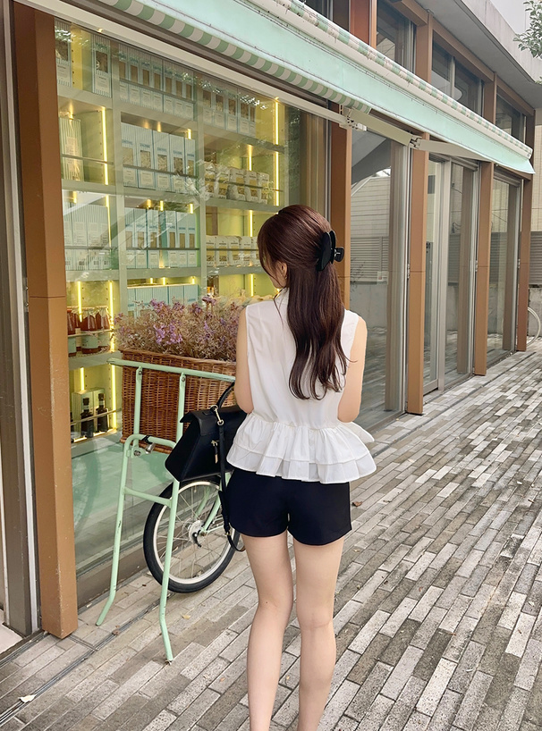 ティアードフリルノースリーブシャツトップス