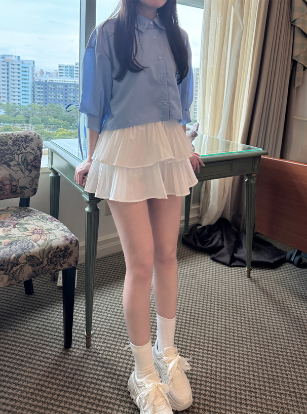 バックドロストレースショート丈ブラウス