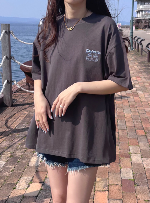 バックラビットロゴ刺繍Tシャツ
