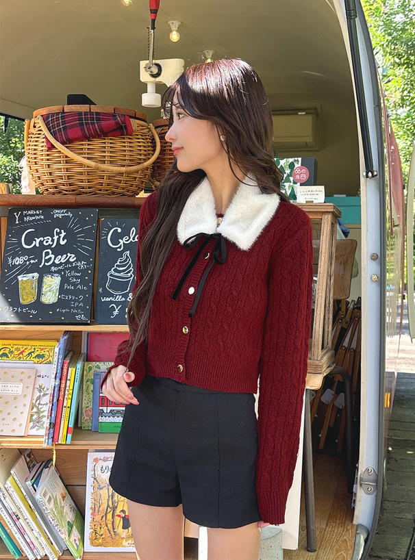 ファーティペット付きケーブル編みニットカーディガン