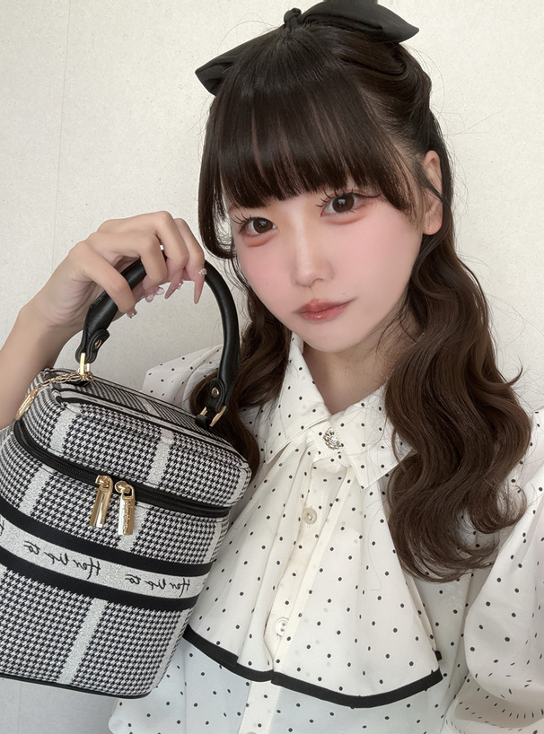 スカーフタイ付きドット柄パイピングブラウス