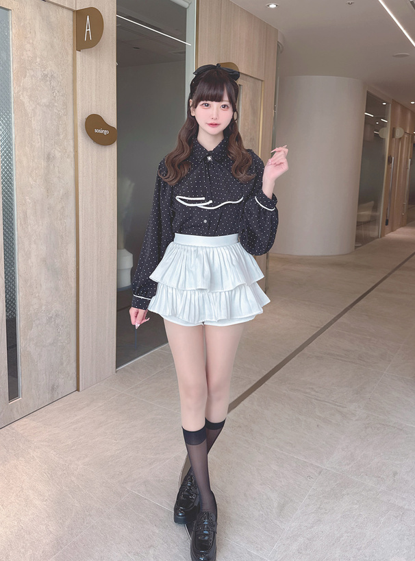 スカーフタイ付きドット柄パイピングブラウス