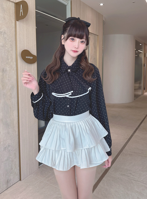 スカーフタイ付きドット柄パイピングブラウス