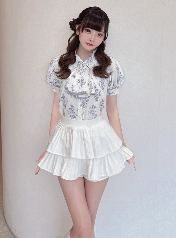 スカーフタイ付き花柄パフスリーブブラウス
