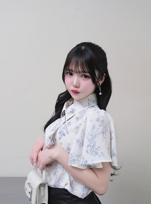 スカーフタイ付き花柄フレアスリーブブラウス