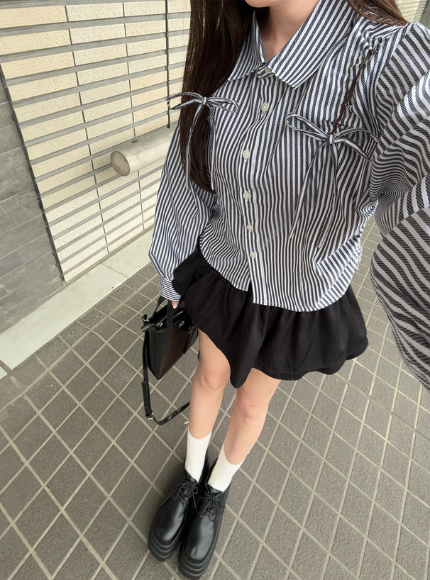 ストライプ柄カットアウトブラウス
