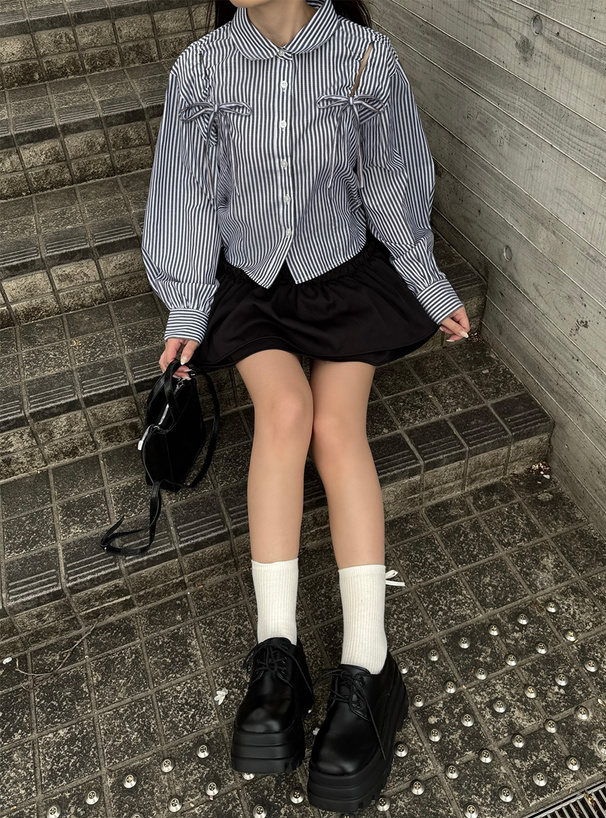 ストライプ柄カットアウトブラウス