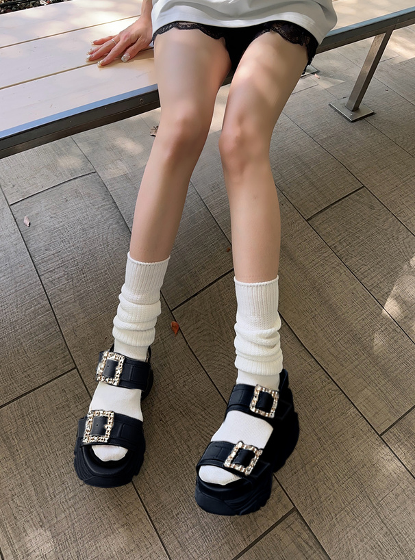 ビジューバックル厚底サンダル