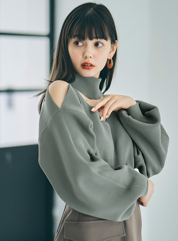 ショルダーカットチョーカーニットトップス