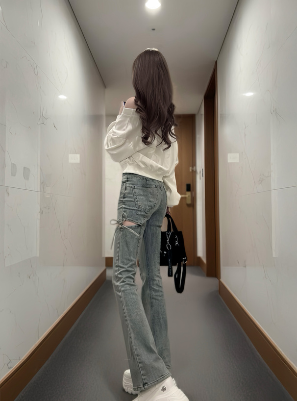 サイドカットアウトリボンフレアデニムパンツ