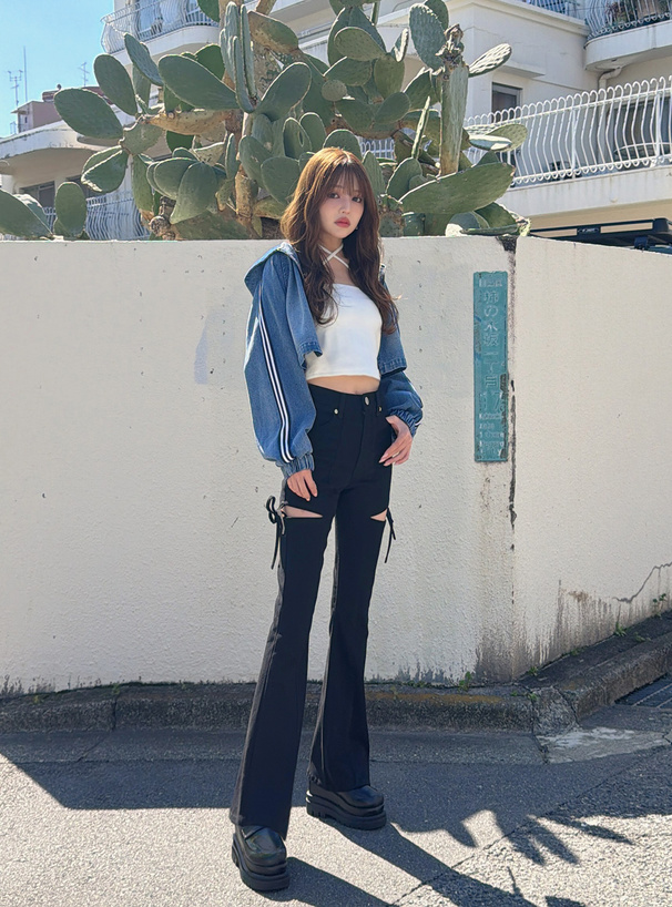 サイドカットアウトリボンフレアパンツ