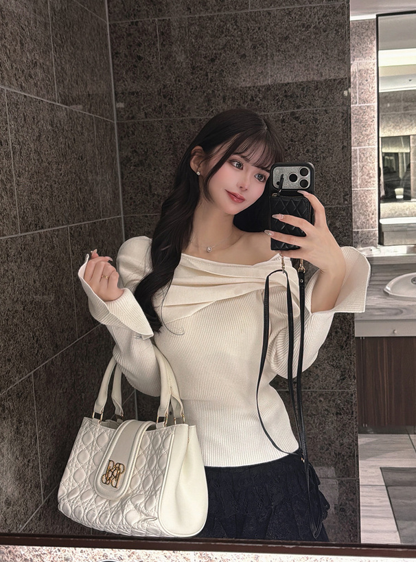 キルティングロゴプレートハンドバッグ