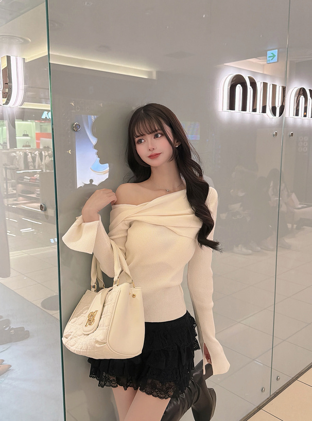 キルティングロゴプレートハンドバッグ