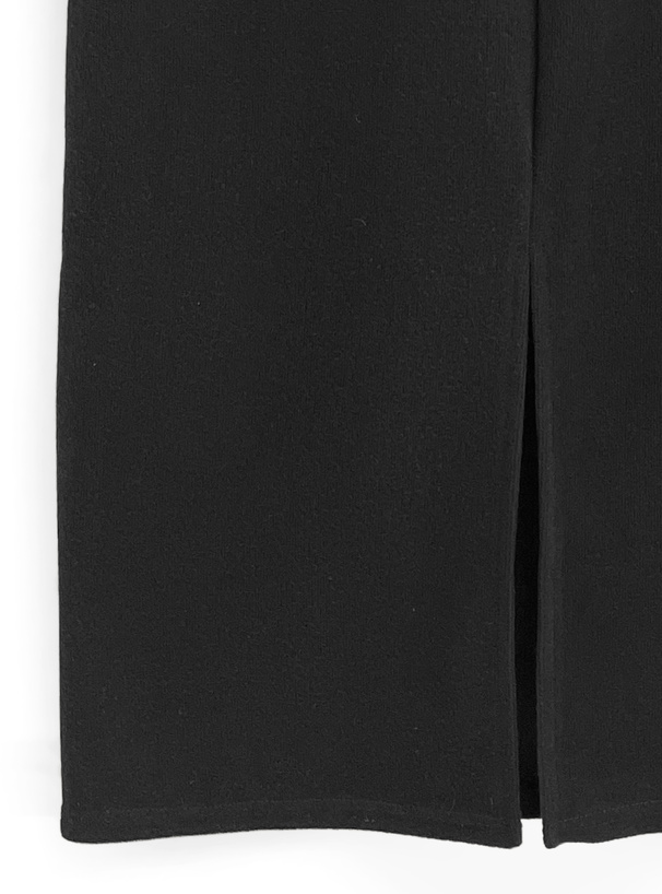 ファーペプラムタイトスカート