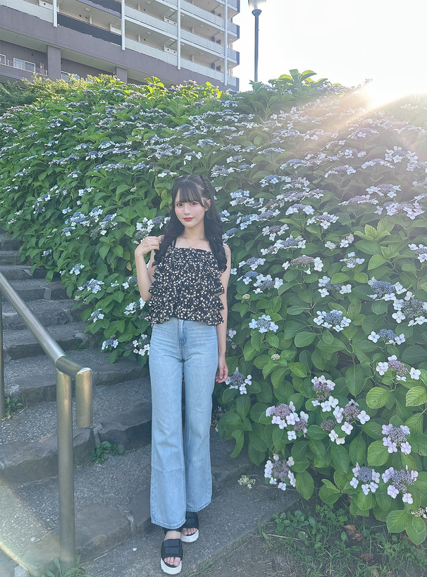 ホルターネックティアードフラワーブラウス