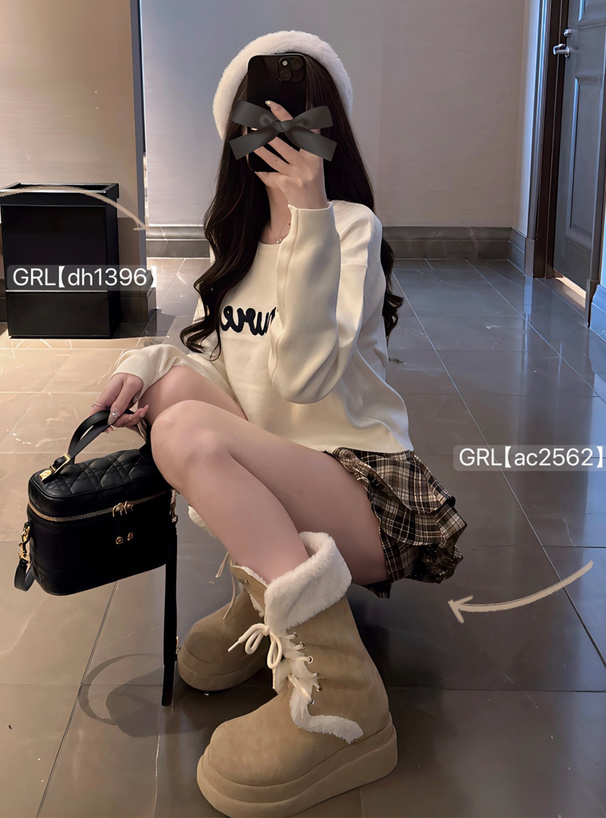 ロゴデザインニットトップス