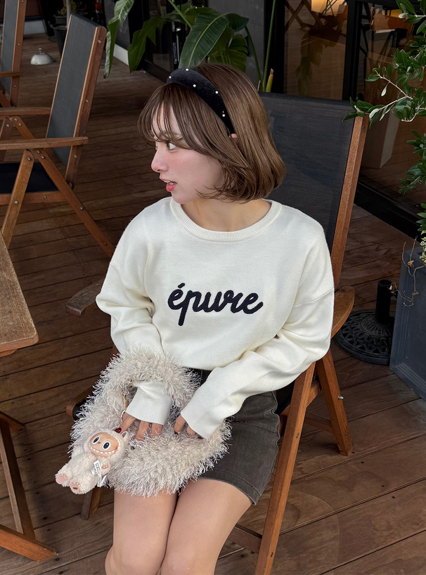 ロゴデザインニットトップス