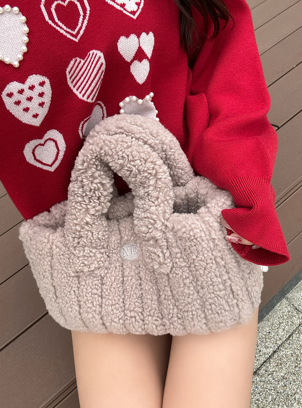 ハートロゴニットトップス