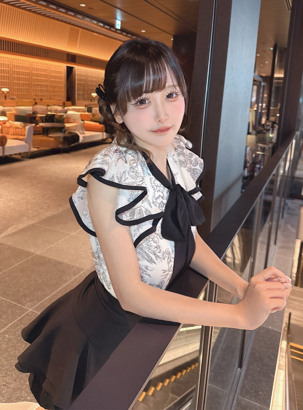 花柄ボウタイノースリーブブラウス