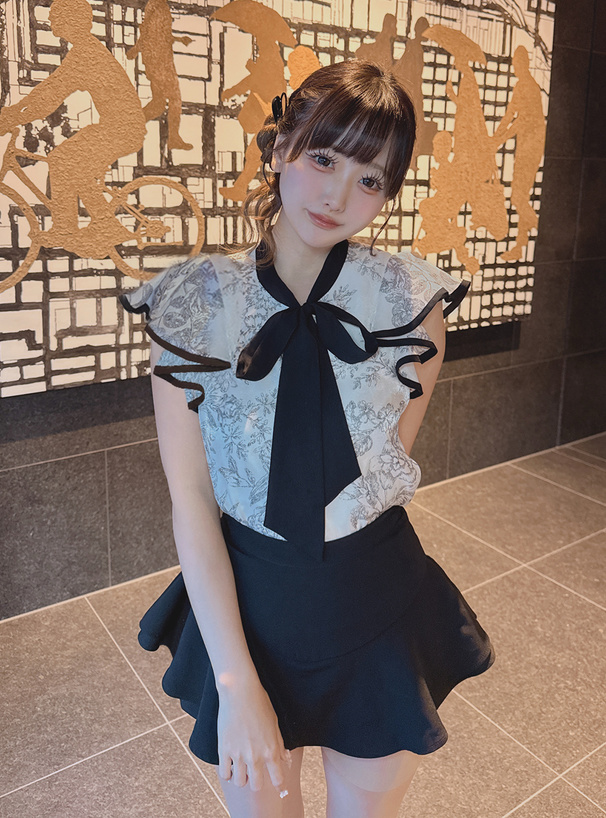 花柄ボウタイノースリーブブラウス