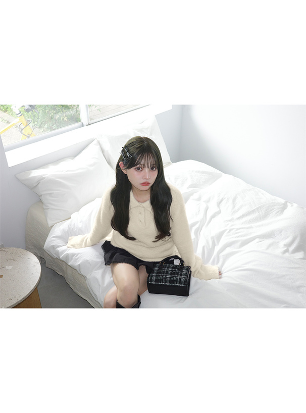 ビジューボタンシャギーポロニットトップス