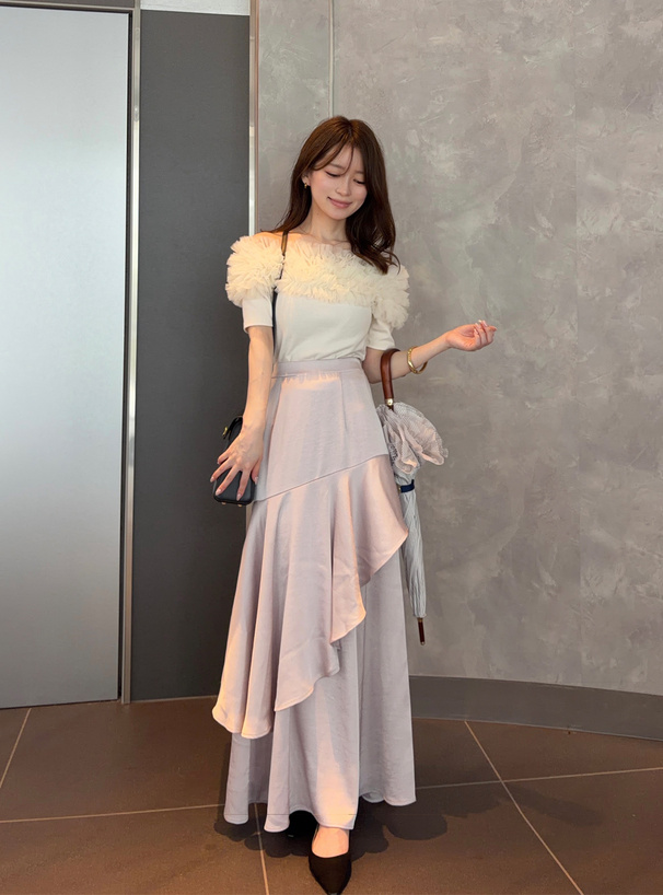 アシンメトリーラッフルフレアサテンスカート